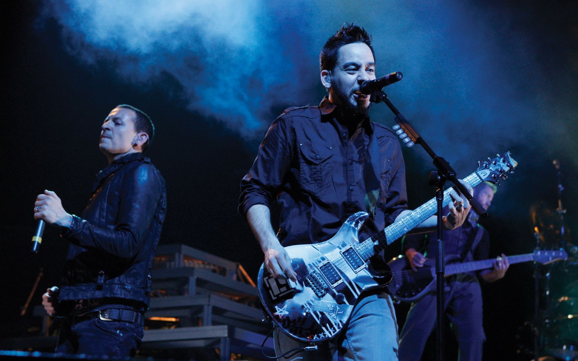 مغني Linkin Park الشهير "مايك شينودا" بين الشهرة والجذور