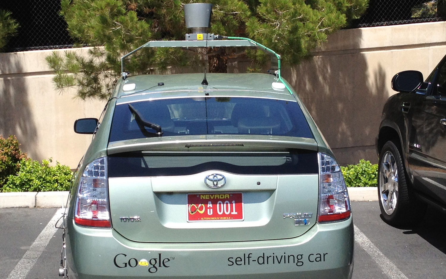 اعتماد جوجل على سيارات تويوتا بريوس لتطوير السيارات ذاتية القيادة كأكبر مساهمة في تطوير الذكاء الاصطناعي