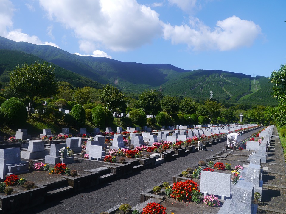 إحدى المقابر في اليابان