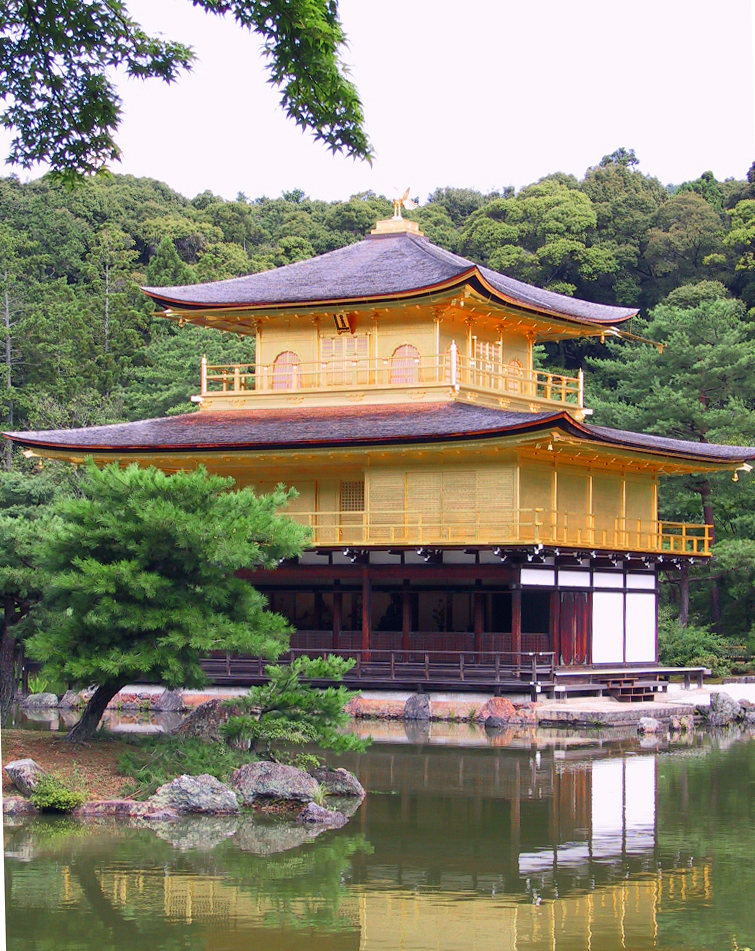 معبد معبد كينكاكوجي في كيوتو