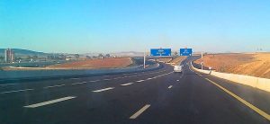 الطريق السيار شرق-غرب قرب وهران. (الجزائر)