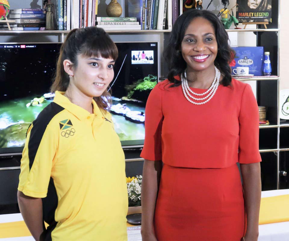 شورنا كاي إم ريتشاردز مع تيجانا في سفارة جامايكا في طوكيو | عبر كيودو