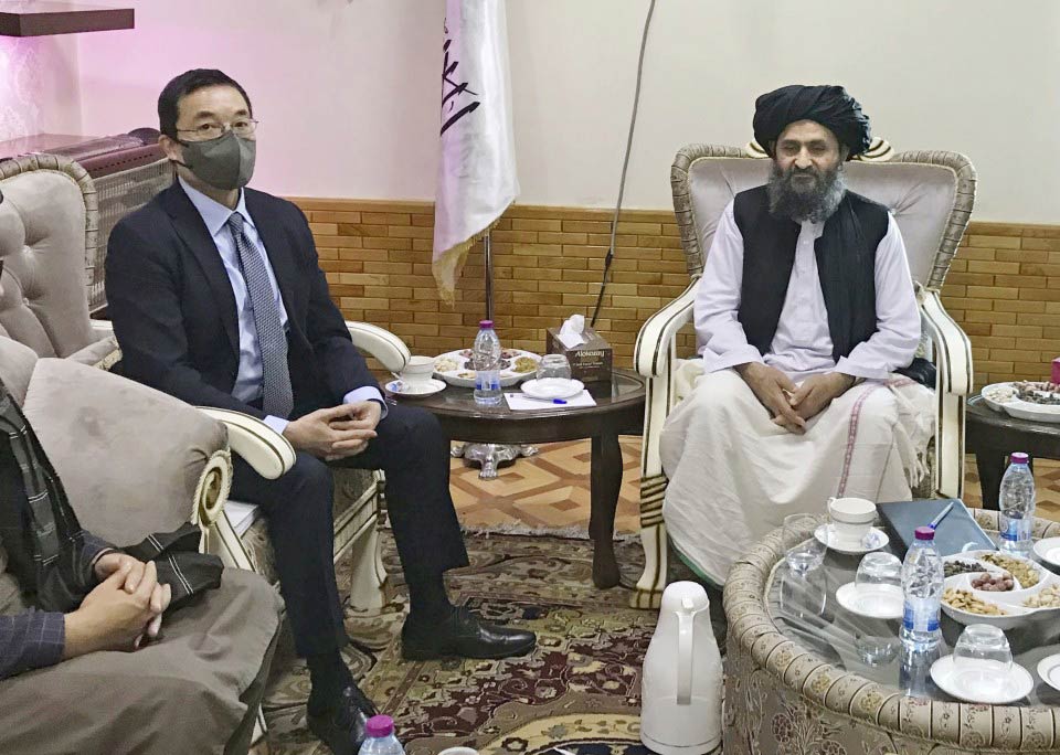السفير الياباني في أفغانستان تاكاشي أوكادا يلتقي عبد الغني برادر | عبر وزارة الخارجية و كيودو