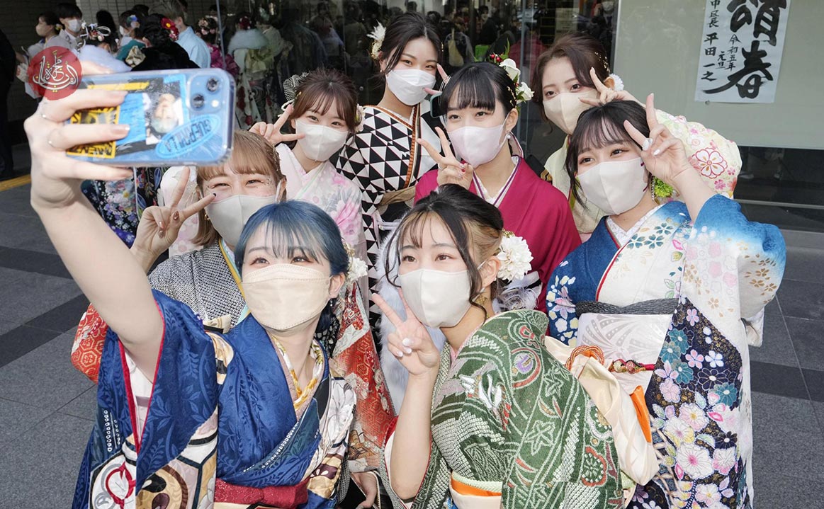 اليابان تخفف التوصيات المتعلقة بارتداء الكمامات ابتداءً من منتصف مارس
